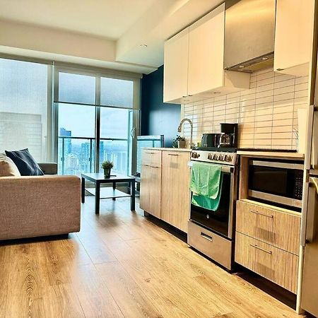 Cozy Condo Near Eatoncentre Mall تورونتو المظهر الخارجي الصورة