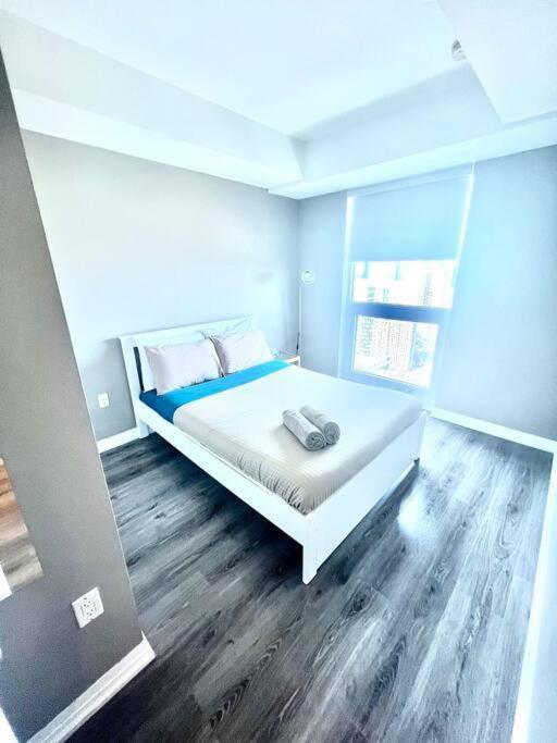 Cozy Condo Near Eatoncentre Mall تورونتو المظهر الخارجي الصورة